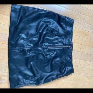 H&M black leather zip front skirt
